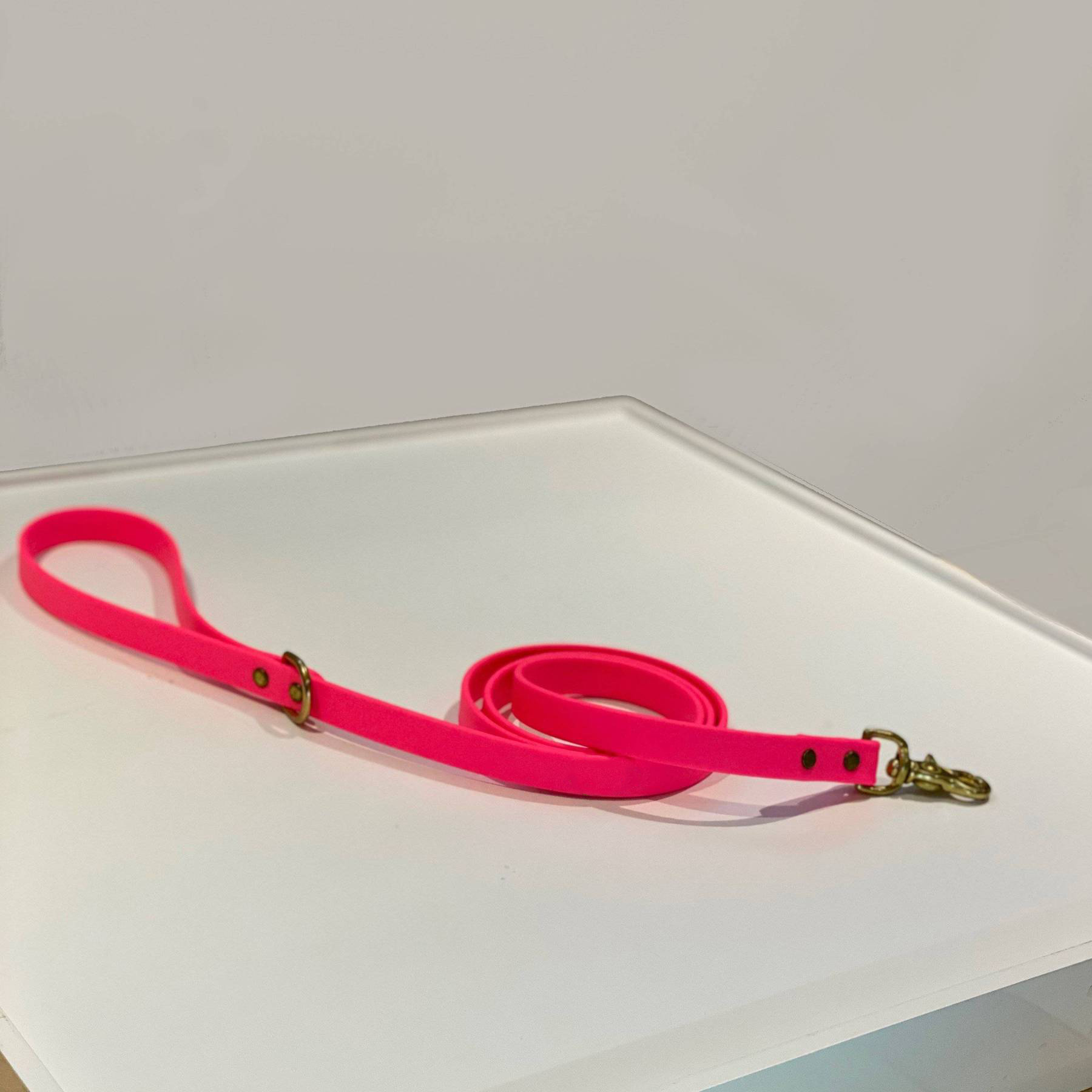 NEON PINK VEGAN LEATHER DOG LEASH　YC-DL2124